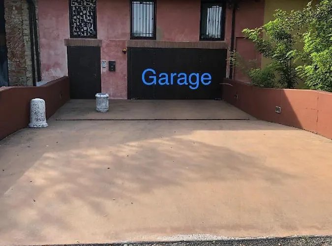 Luxury Industrial Vicino Al Centro Con Garage بريشا