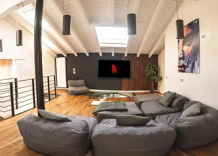 Luxury Industrial Vicino Al Centro Con Garage بريشا