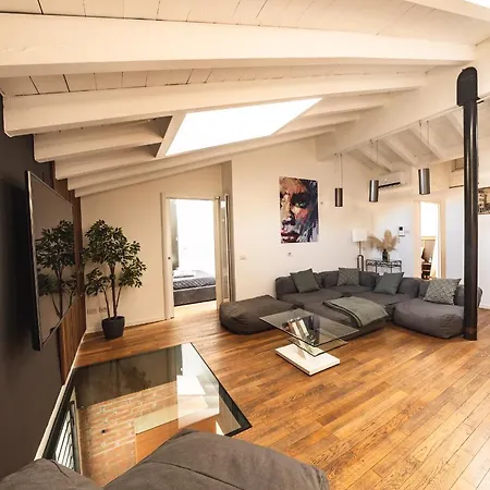 Luxury Industrial Vicino Al Centro Con Garage Bréscia