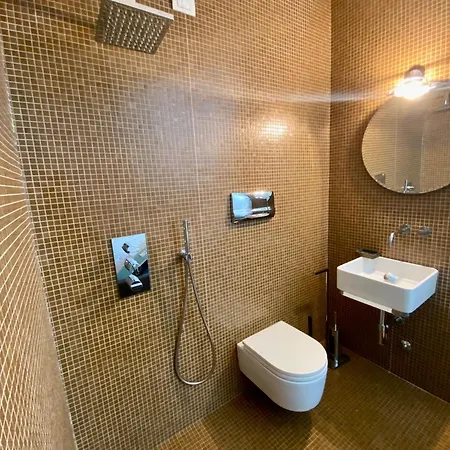 Luxury Industrial Vicino Al Centro Con Garage Apartamento